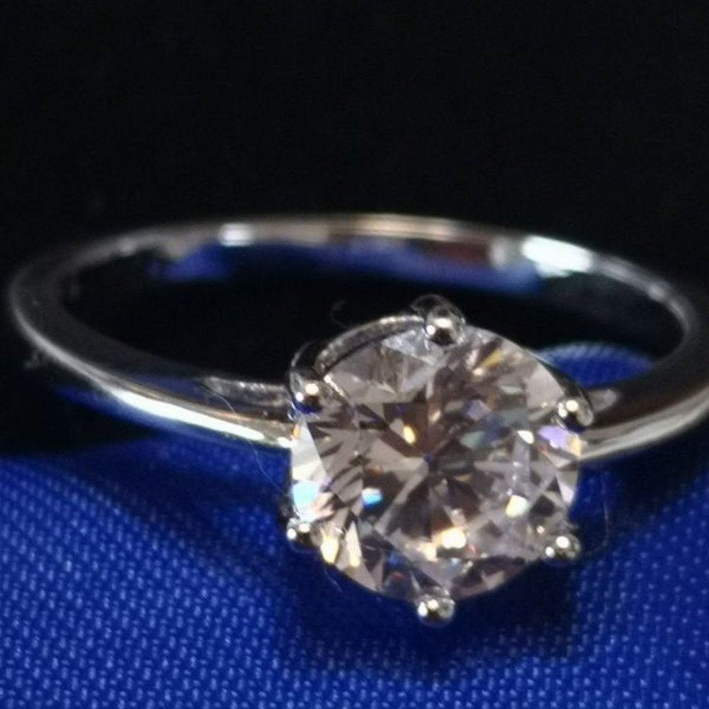 New ring 💍 silver tone . Gift.6-sz Moissanite